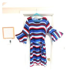 Eloquii bell sleeved sheath dress 💙❤👗